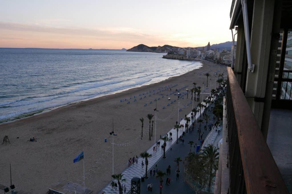 Levante Beach Front Of The Sea Estacha Benidorm Eksteriør billede