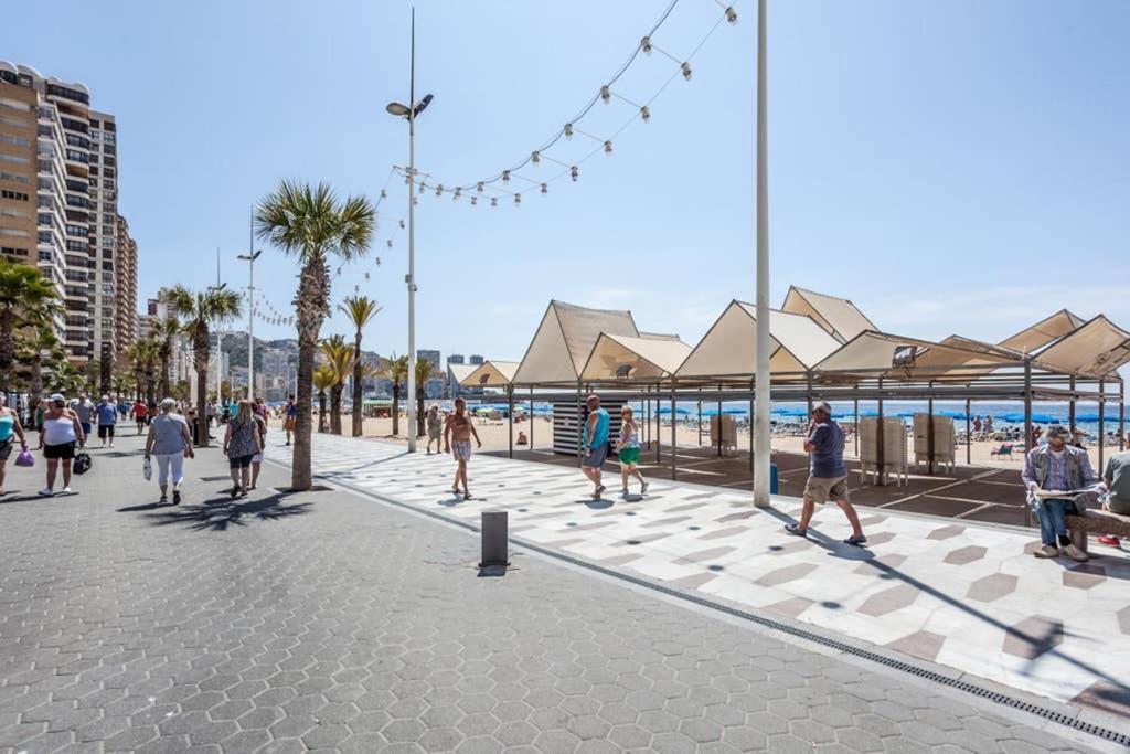 Levante Beach Front Of The Sea Estacha Benidorm Eksteriør billede